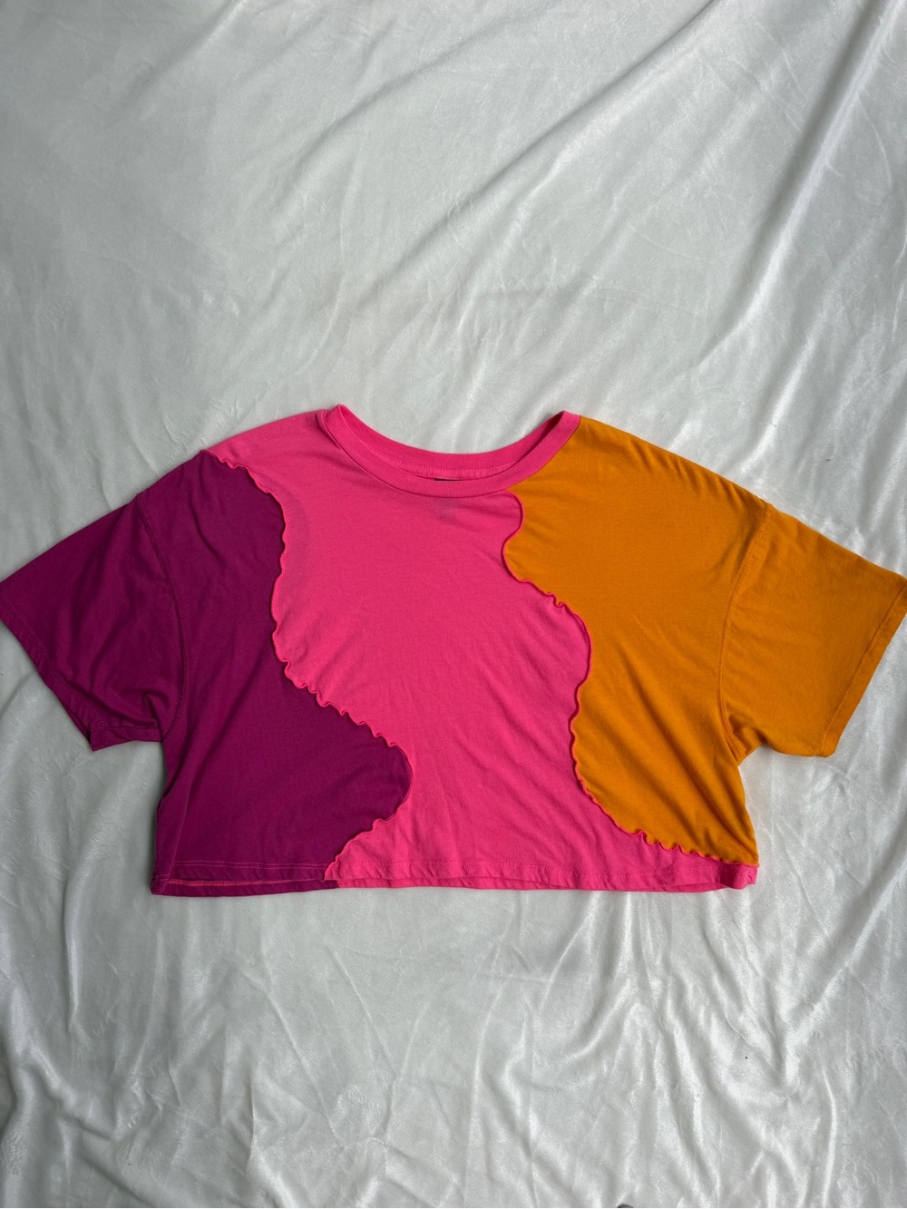 Wild Fable Women’s Multicolor Wavy Crop Tee